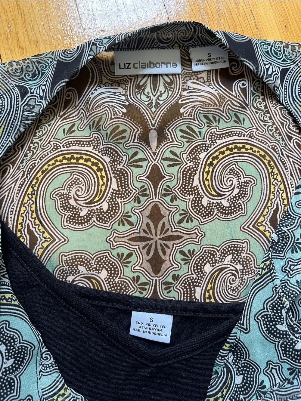 Sheer Overlay Flowy Paisley Caftan Style Top with Sash Belt and Liner Tank - Picture 5 of 13